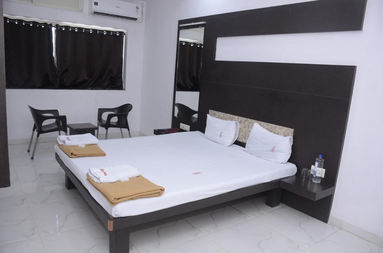Hotel Mangalam Kurandvad Zewnętrze zdjęcie