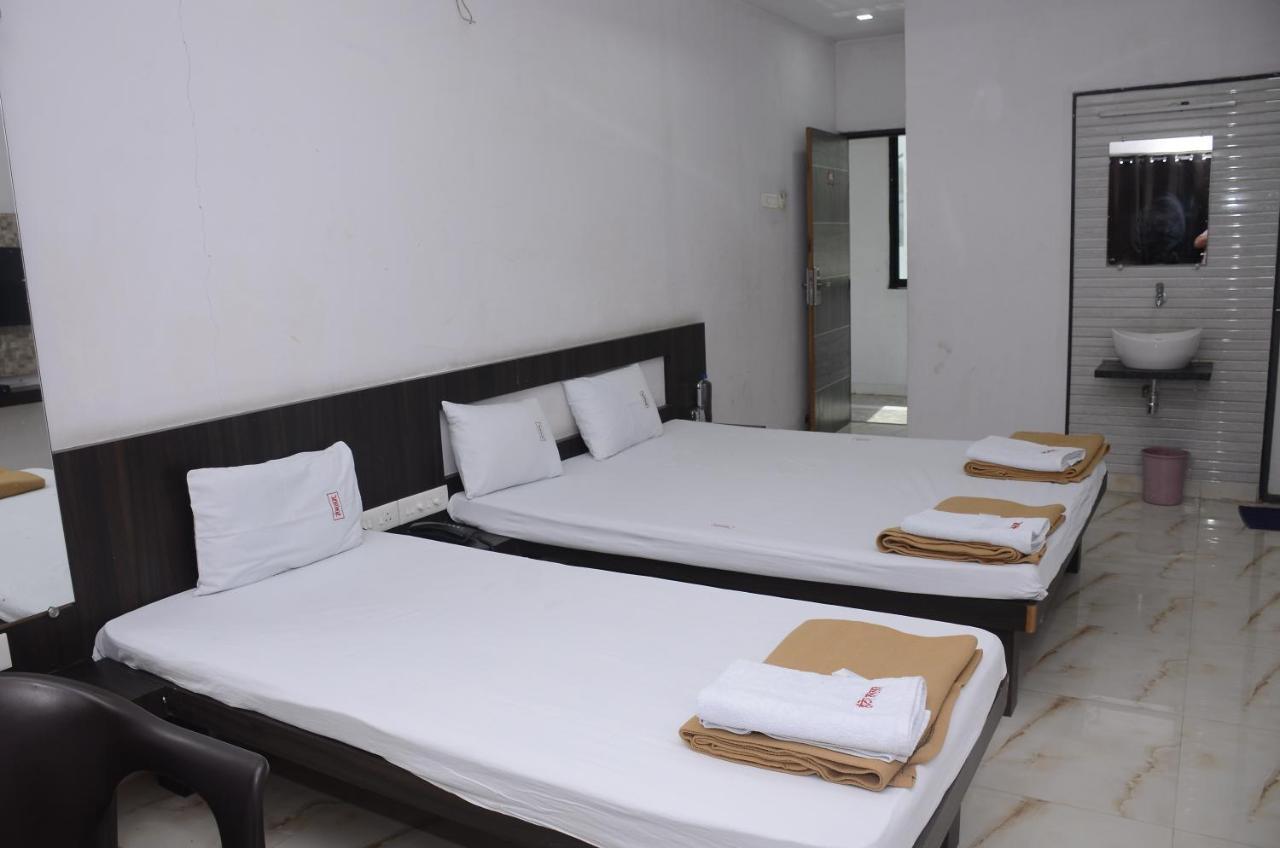 Hotel Mangalam Kurandvad Zewnętrze zdjęcie