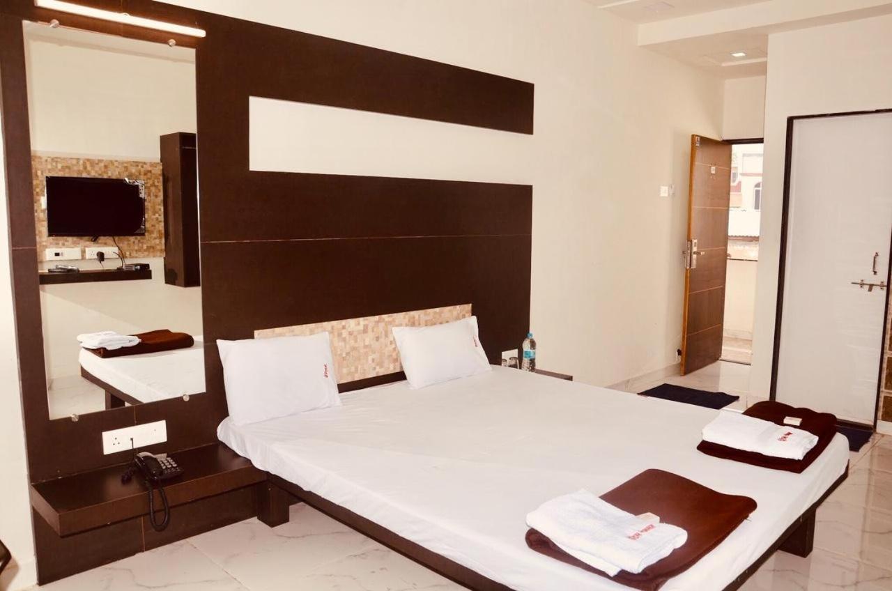 Hotel Mangalam Kurandvad Zewnętrze zdjęcie