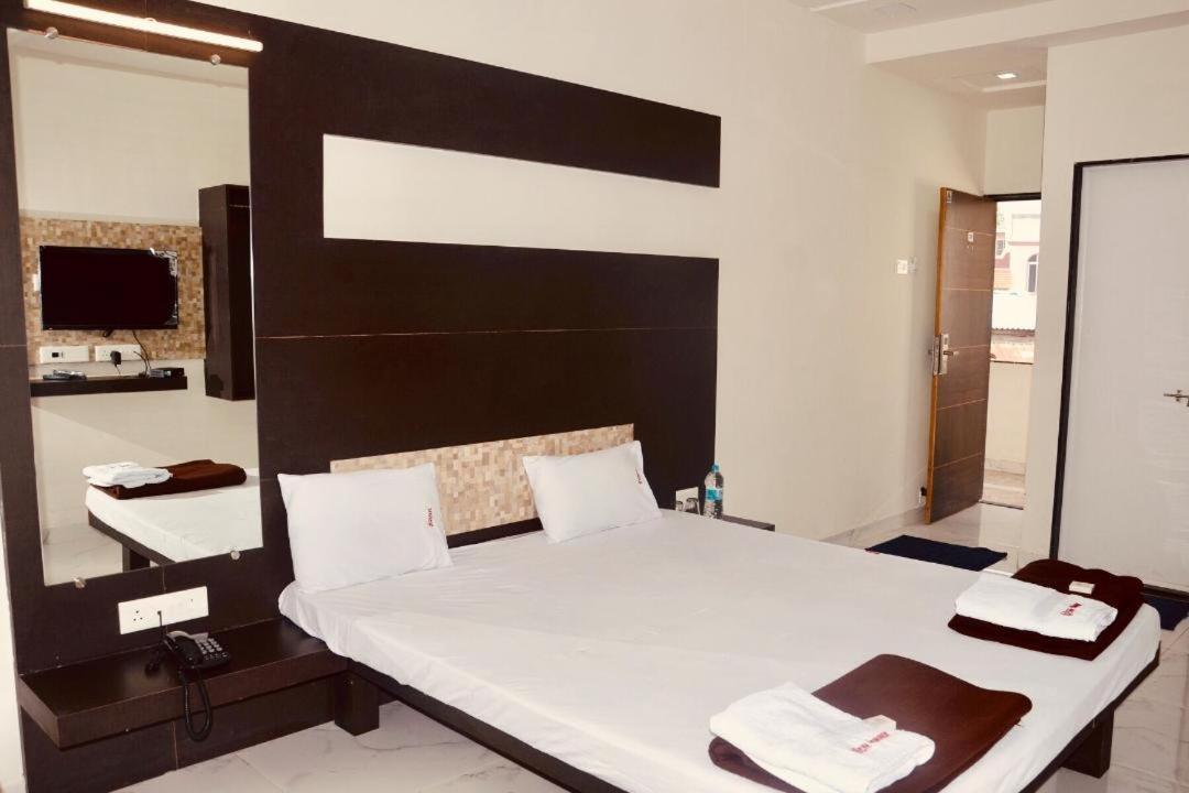 Hotel Mangalam Kurandvad Zewnętrze zdjęcie