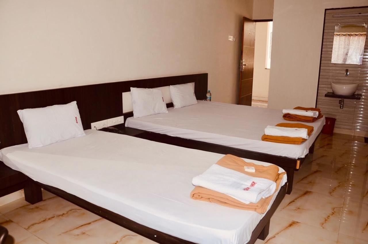 Hotel Mangalam Kurandvad Zewnętrze zdjęcie