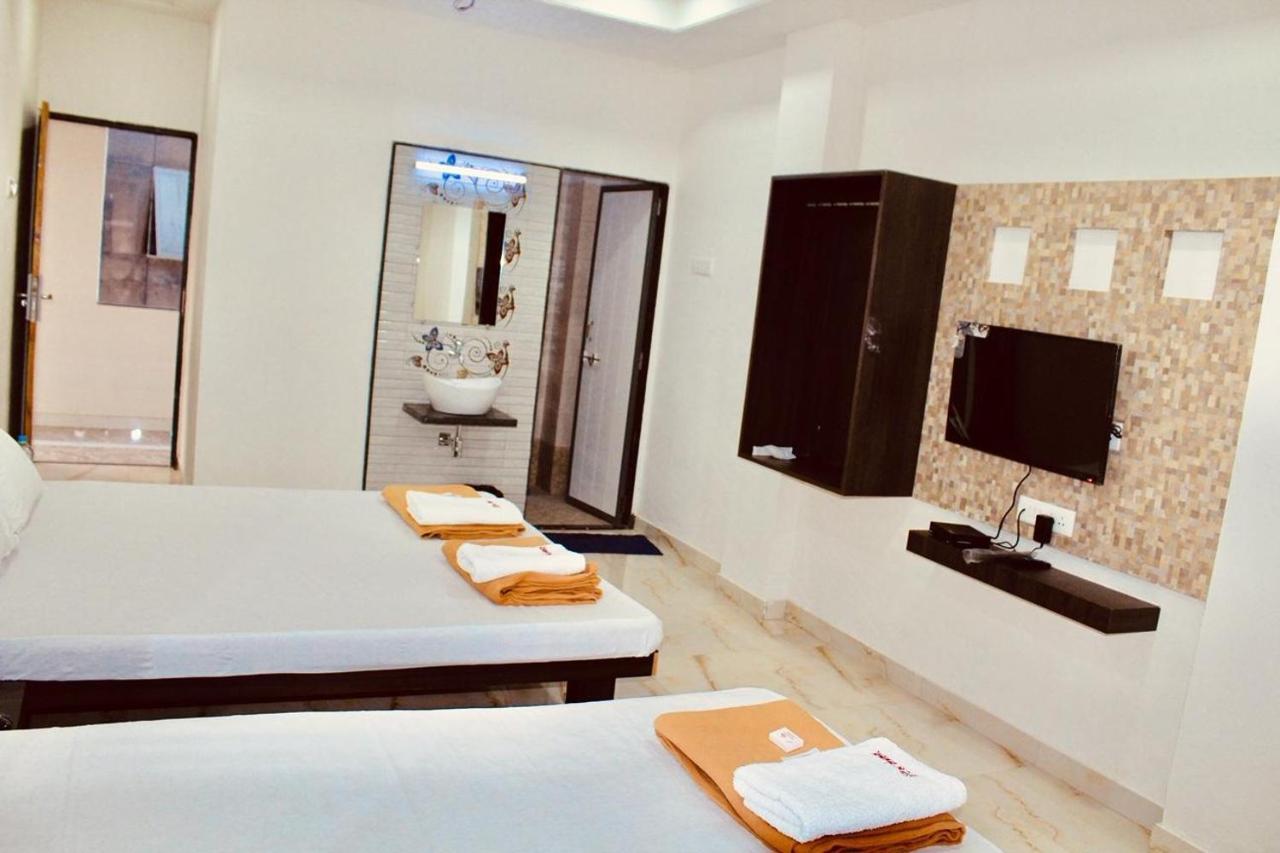 Hotel Mangalam Kurandvad Zewnętrze zdjęcie