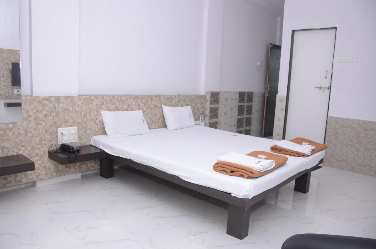 Hotel Mangalam Kurandvad Zewnętrze zdjęcie