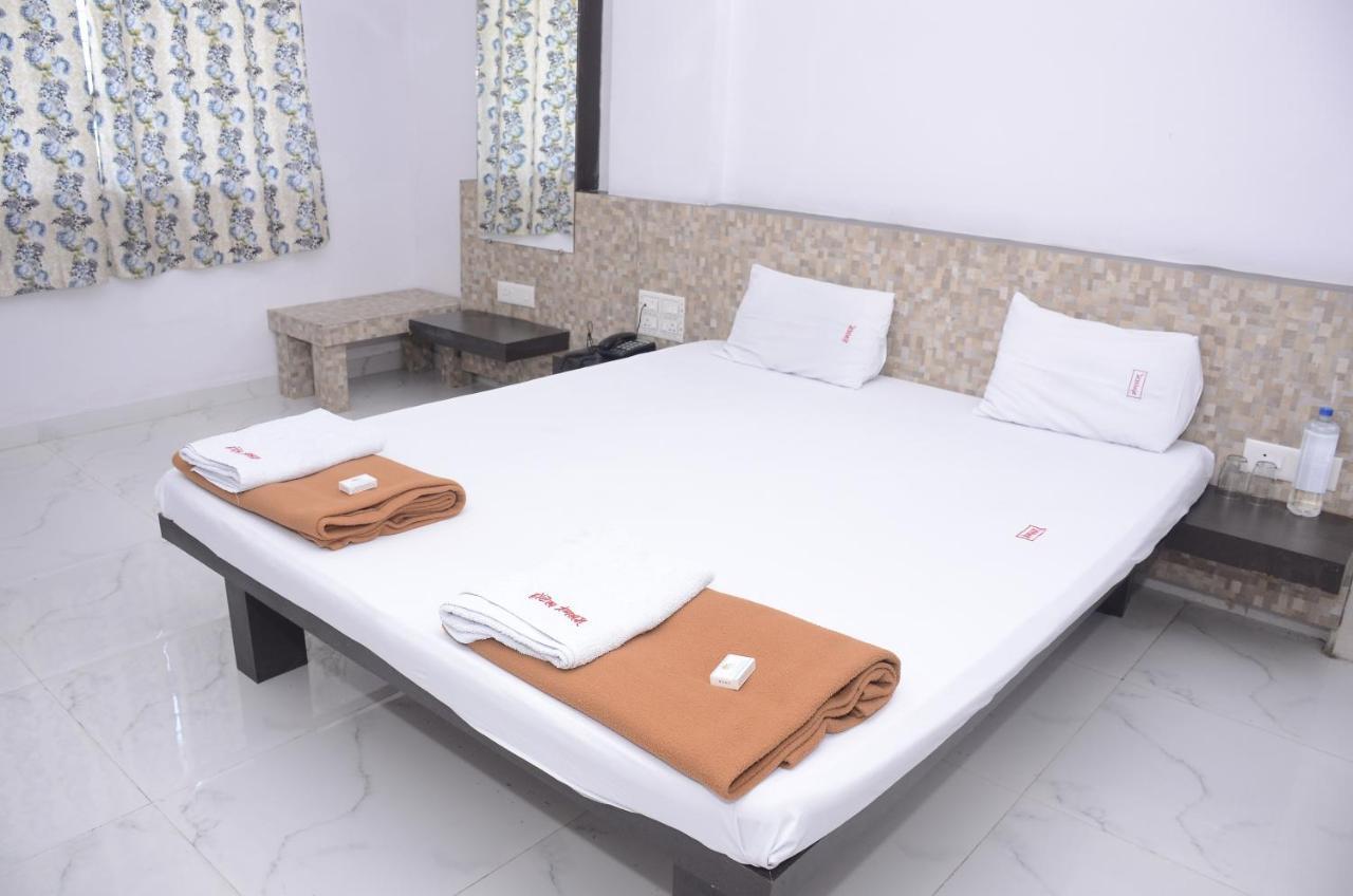 Hotel Mangalam Kurandvad Zewnętrze zdjęcie