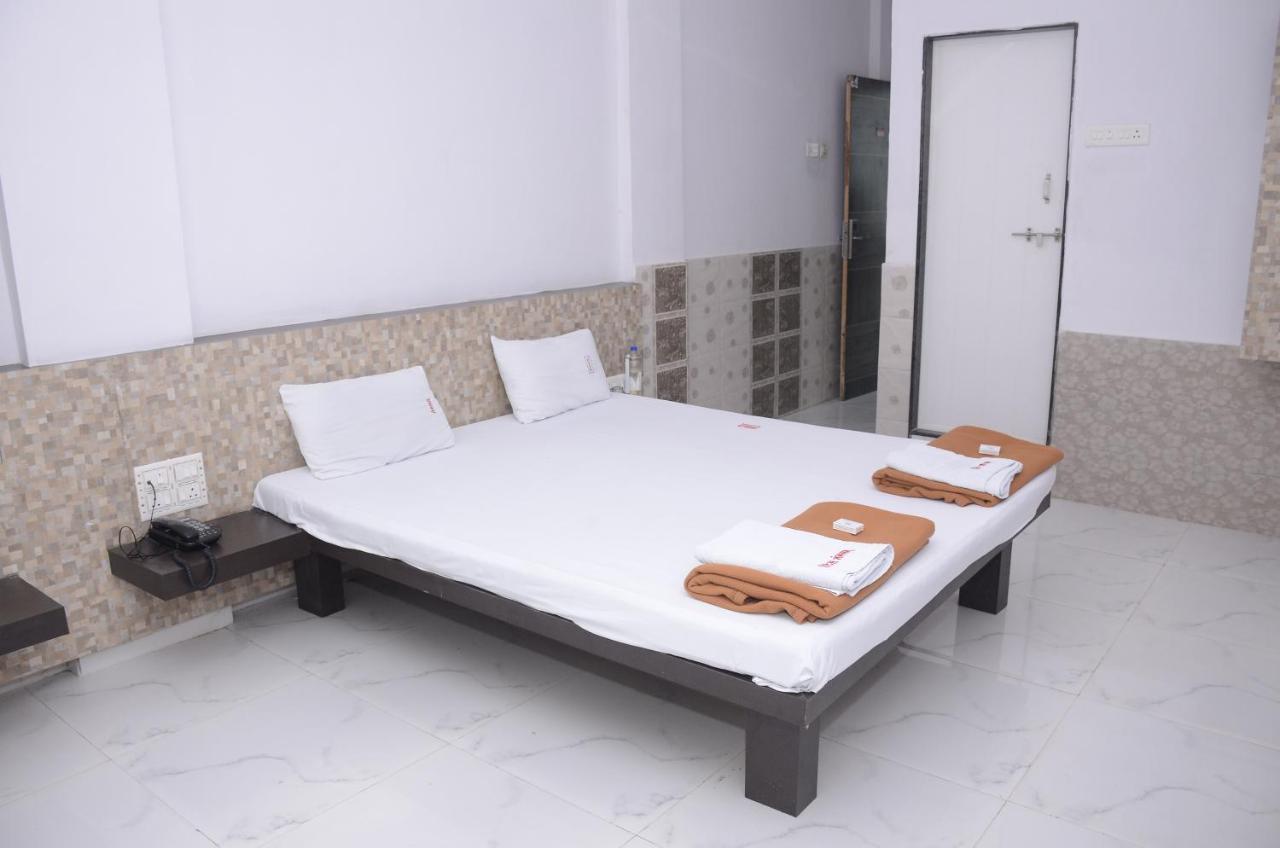 Hotel Mangalam Kurandvad Zewnętrze zdjęcie