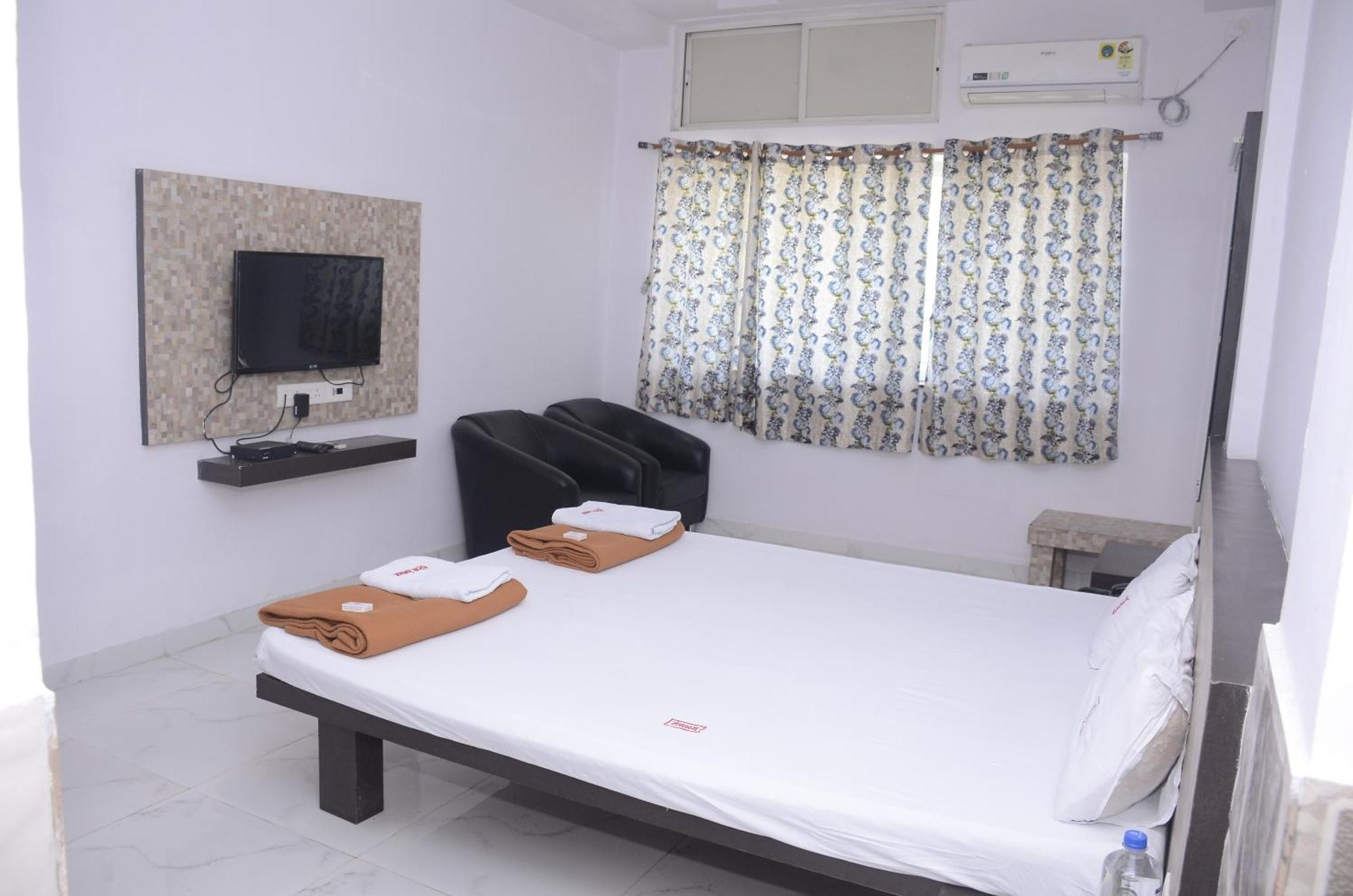 Hotel Mangalam Kurandvad Zewnętrze zdjęcie